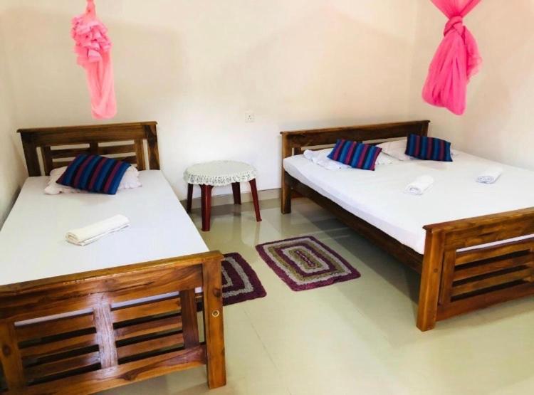 Kumari Guest House โปลอนนารูวา ภายนอก รูปภาพ