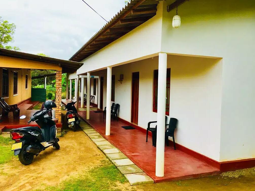 Kumari Guest House โปลอนนารูวา ภายนอก รูปภาพ