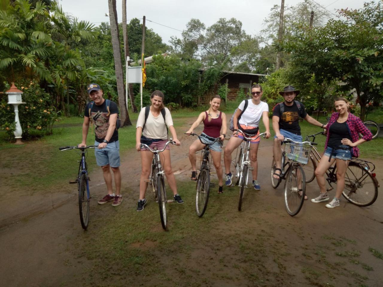 Kumari Guest House โปลอนนารูวา ภายนอก รูปภาพ