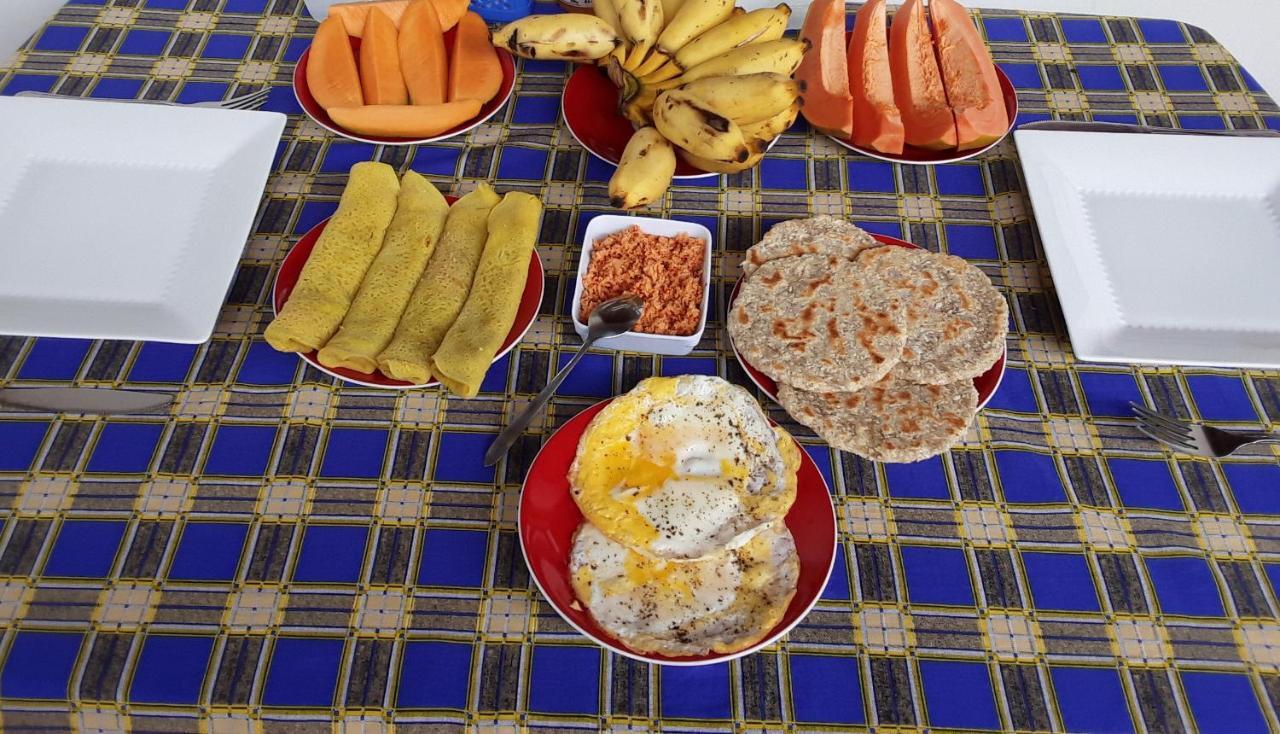 Kumari Guest House โปลอนนารูวา ภายนอก รูปภาพ